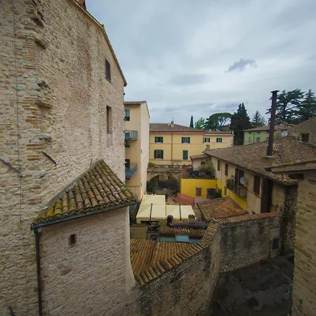 Vicolo Del Pozzo 아파트 *