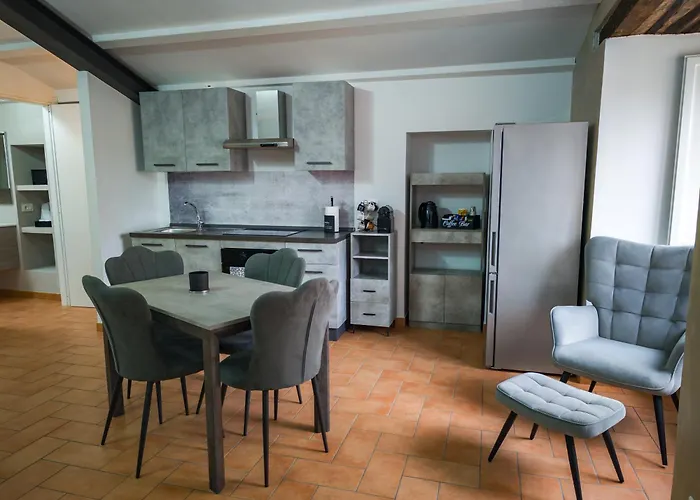 Vicolo Del Pozzo 아파트 *